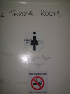 9_Thronrum